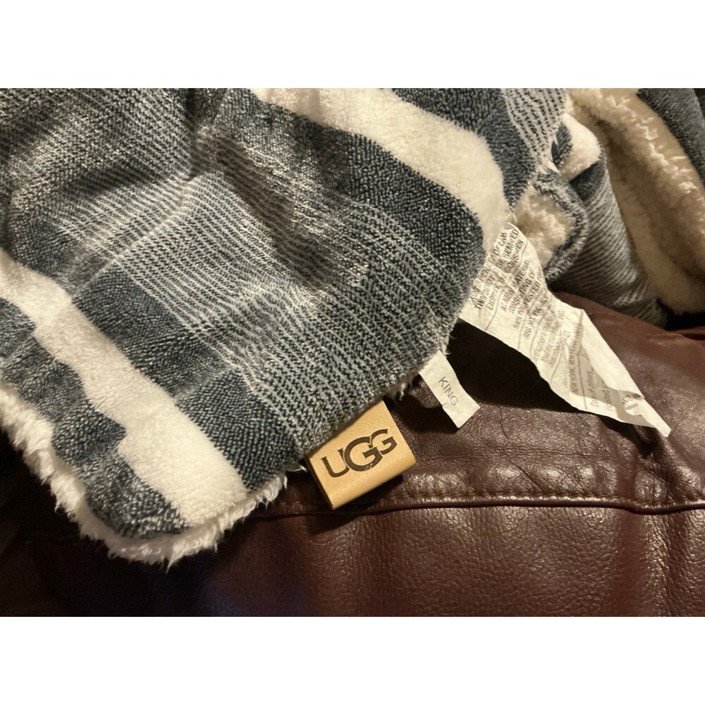 UGG - Picture 5 of 5